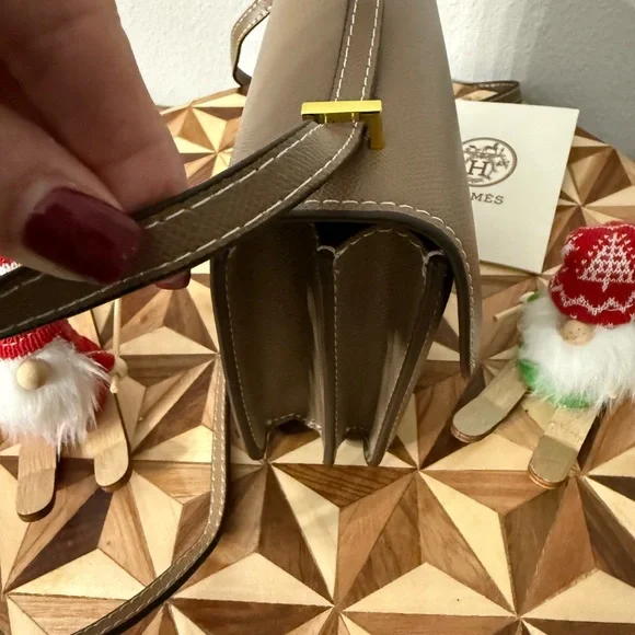 Hermes Tan Crossbody Bag with Gold Detail - Picture 8 of 8